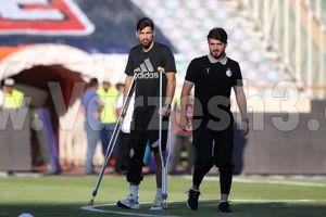 یار دوازدهم استقلال با عصا به آزادی رفت!(عکس)