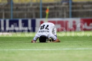 سجده شکر خدابندهلو پس از دو دقیقه عجیب! (عکس)