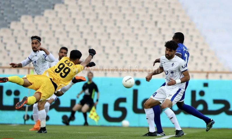 نقش جهان یک عقاب دیگر به استقلال کادو می‌دهد / علیرضا، در اصفهان پیراهن طالب‌لو را بپوش! 3