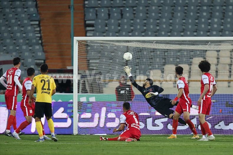 محمد کریمی ولکن پرسپولیس نبود:/ با زننده مهمترین گل فصل لیگ آشنا شوید (عکس) 2