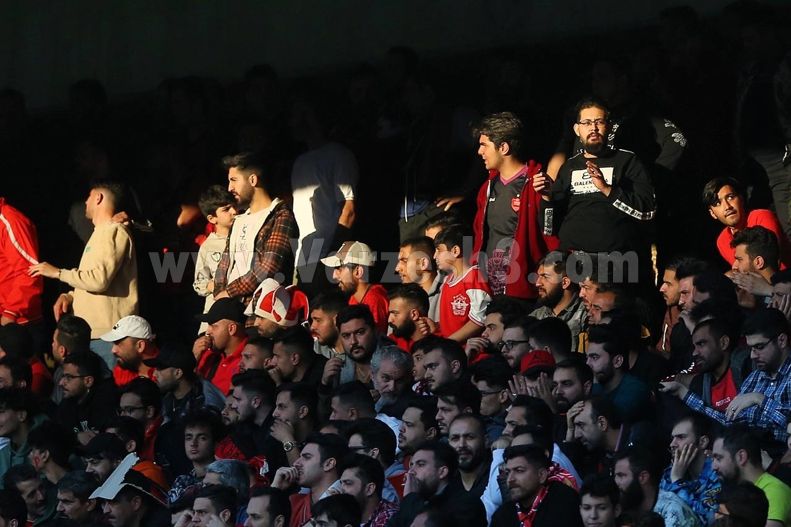 پیراهن همایون بهزادی بر تن نوجوان پرسپولیسی (عکس) 2