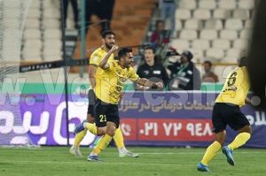 مغانلو در بیتفاوتترین حالت پس از گل کریمی(عکس)