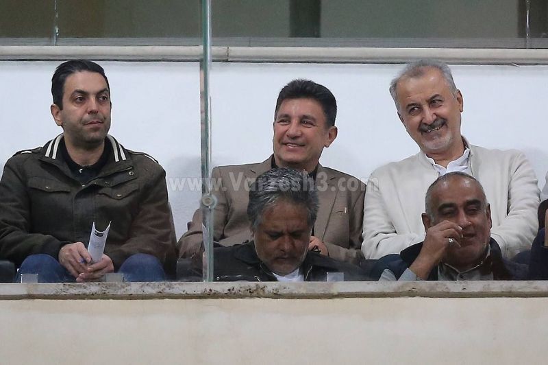 تماشای بازی پرسپولیس با لبخند / کنجکاوی برانگیزترین چهره ورزشگاه آزادی (عکس)