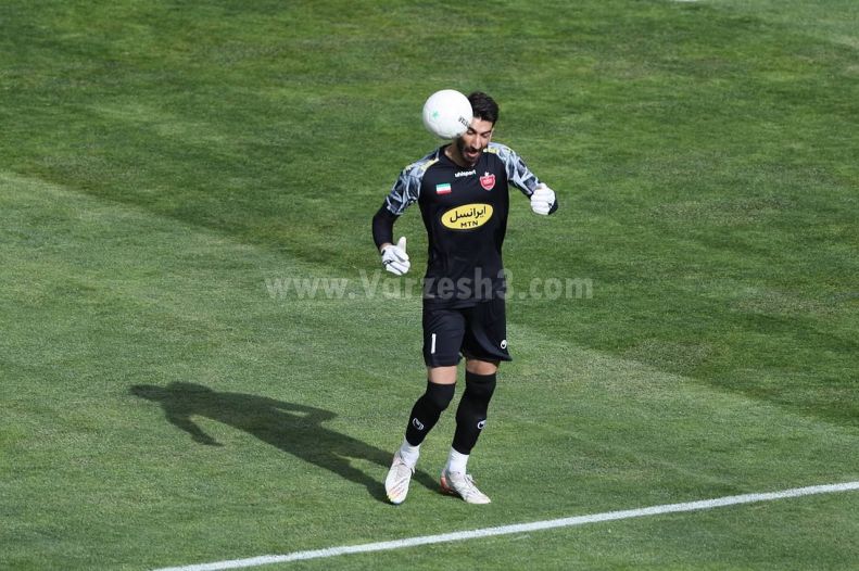 کلاس متفاوت شماره یک فوتبال ایران / علی بیرانوند توپ را رام می‌کند (عکس) 2