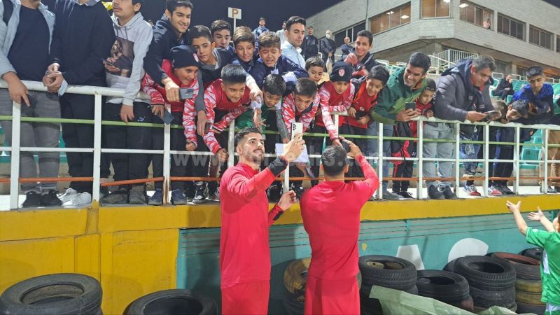 سلفی سعید و طارمی با دانش آموزان مدرسه اکباتان