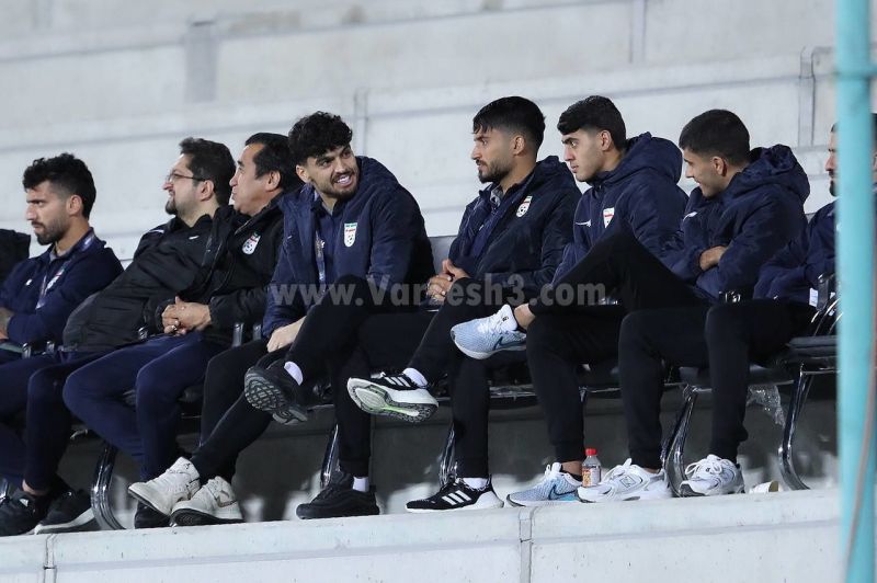 تیم ملی، سکوی مقابل نیمکت و بالعکس (عکس)
