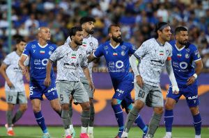 این وقت‌کشی برای فوتبال ایران زشت است