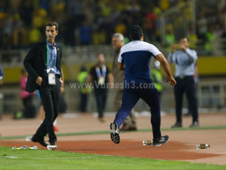 عکس | زد و خورد عجیب در نیمه نهایی جام حذفی! 8