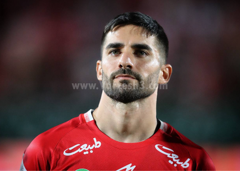 اولین صحنه مهم میلاد با پرسپولیس: مشکوک به پنالتی!