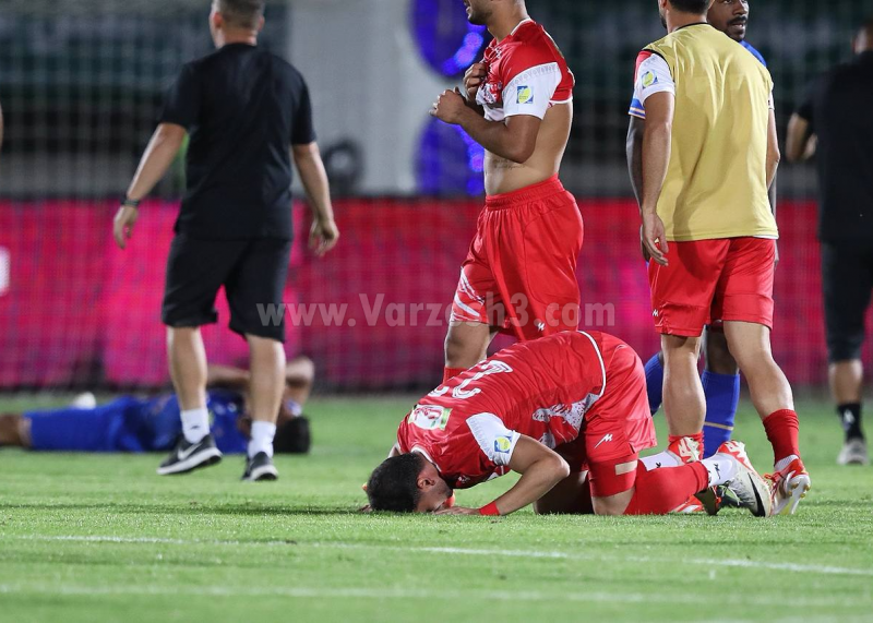 سجده شکر مهری با بک‌گراند لشگر شکست خورده آبی!