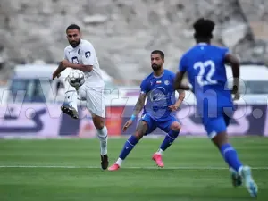خاک و نخالهها، تماشاگران بدون بلیت سرخابیها!