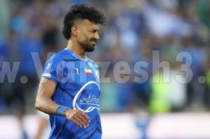 ستاره استقلال برای عقد قرارداد وارد باشگاه شد